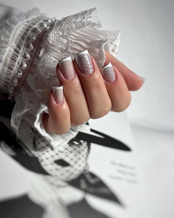 • Unghii cu gel / Ojă semi-permanentă