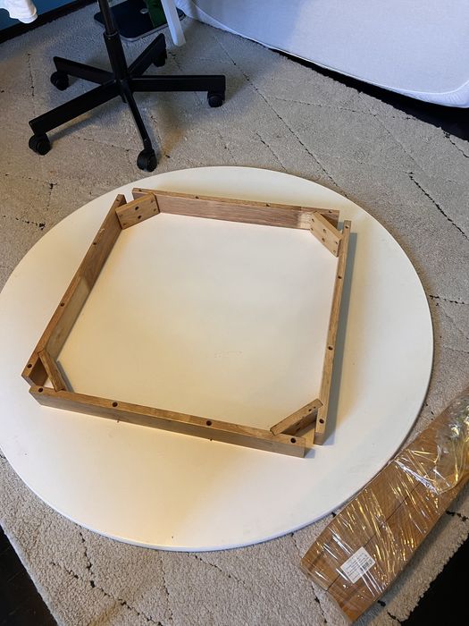 Кръгла маса за хранене