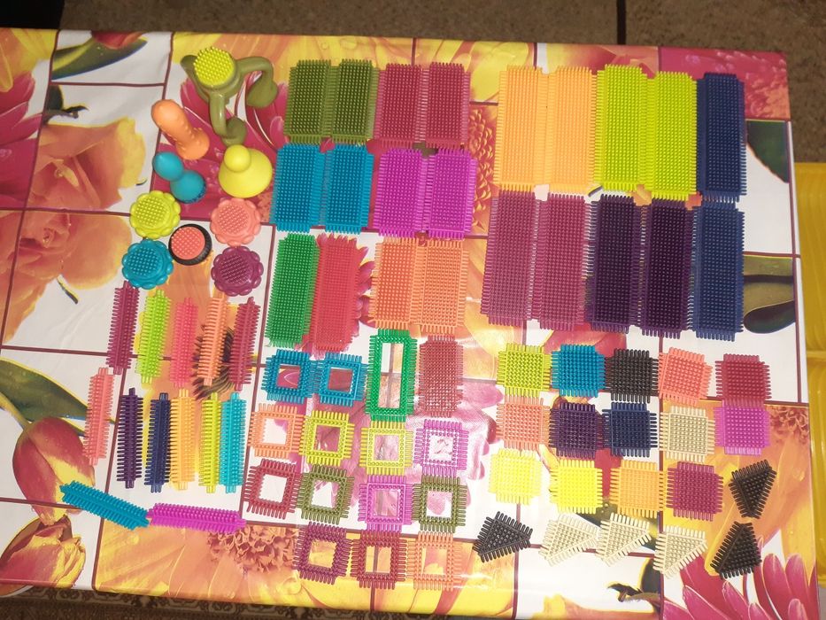 Piese educative  colorate