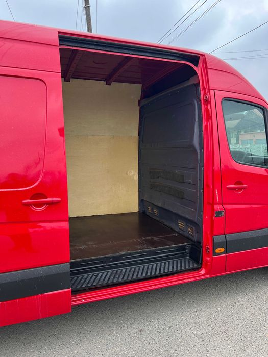 INCHIRIEZ duba autoutilitara MERCEDES Sprinter LUNG 3,5 t Fara SOFER