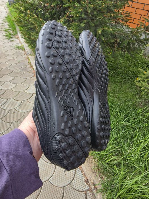 Продам футбольные сороконожки.