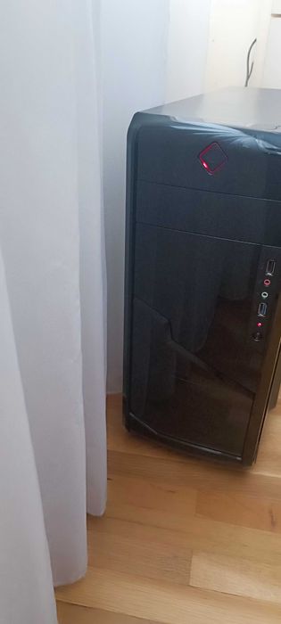 Продавам офис компютър!