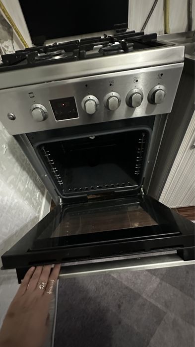 Продаю газ плиту