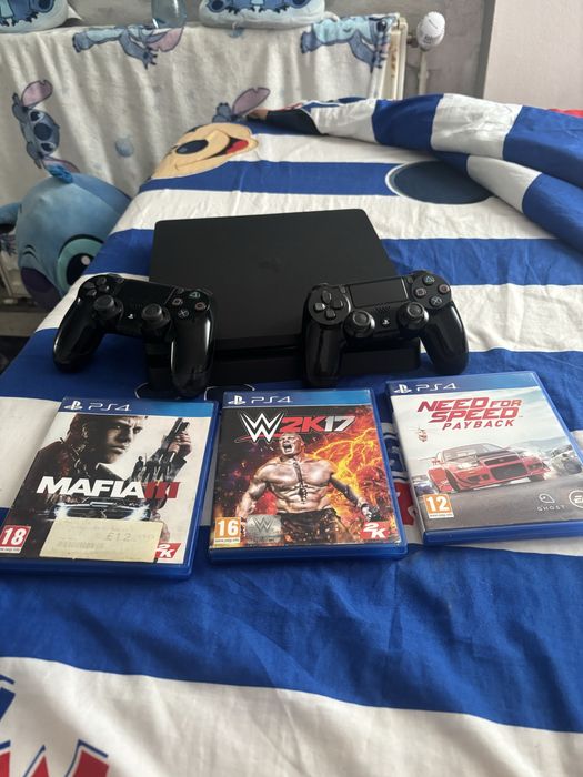 vand ps4 cu 2 manete si 3 jocuri(Mafia3,wwwe2k17,nfs payback) preț negociabil