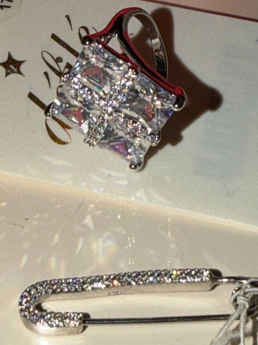 Swarovski кольцо 17-18 раз. из белых страз.Брошь 925 Серебро.