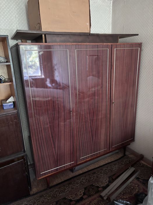 Продам мебель из красного дерева