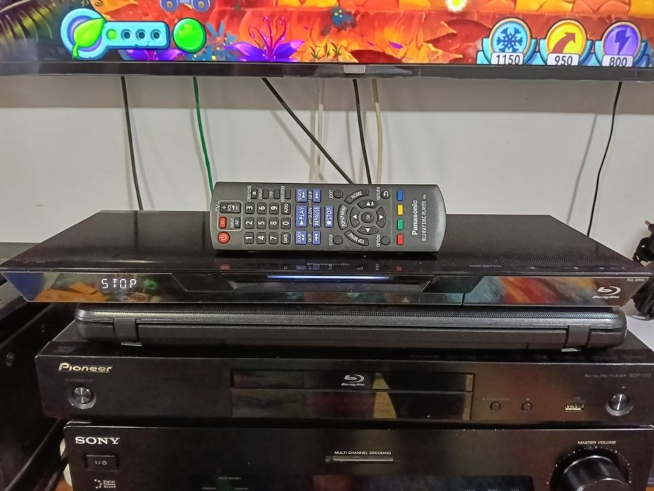 Xbox One  ; Panasonic dmp-bdt 320