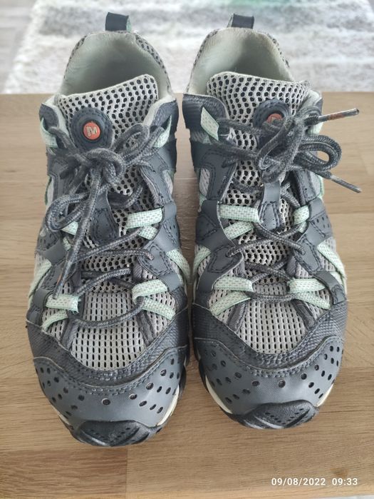 Vând încălțăminte Merrell