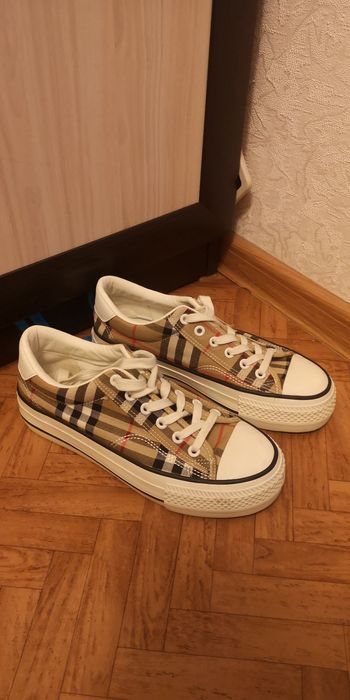 Продам кросовки,ботинки женские,кеды новые.