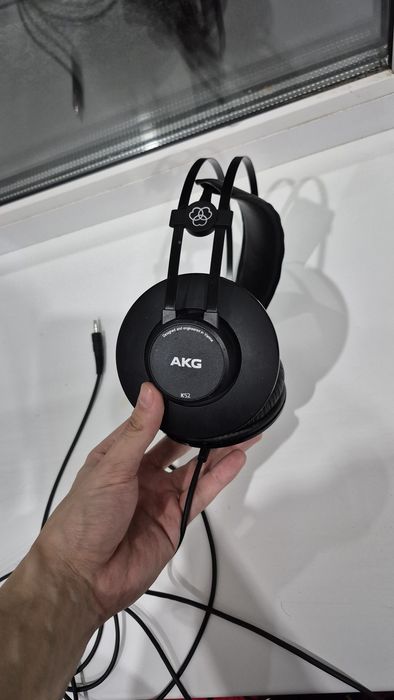 Студийные наушники AKG K52