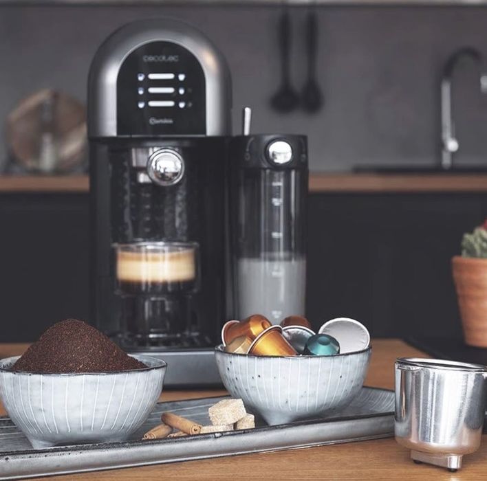 Aparat de cafea Cecotec seria 20 pentru cafea măcinata si capsule