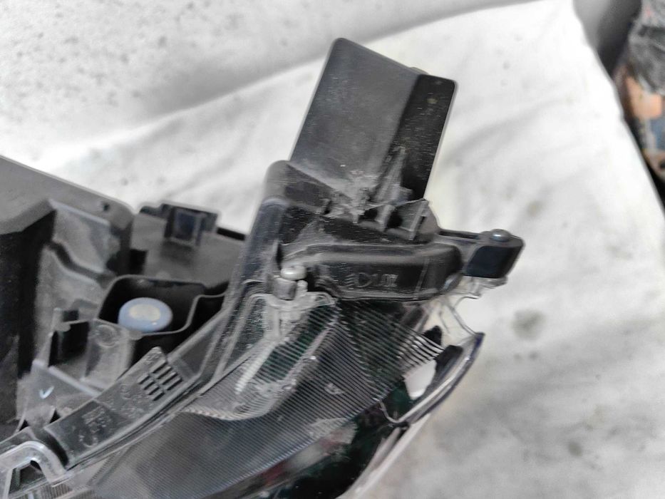 Оригинален  фар Тойота Ярис  Toyota Yaris Cross Full Led  2022