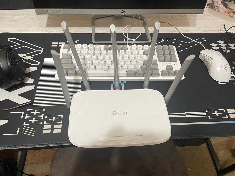 Продается хороший рабочий Wi-Fi роутер двухдиапазонный 2.4 и 5ГГц