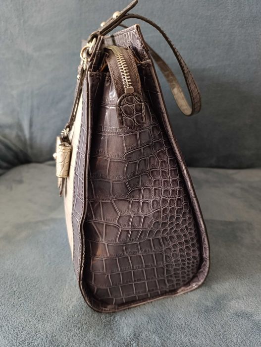 Дамска чанта Guess