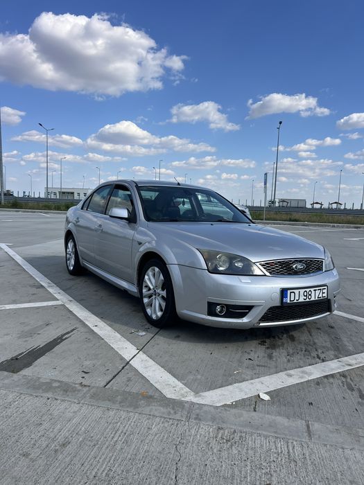 Ford mondeo st 220