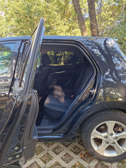 Toyota Auris 2010 г. (фейслифт); D-4D; 90 к.с.; шест скорости