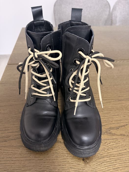 Bocanci din piele naturala