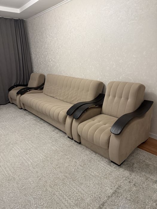 Продам диван и два кресла