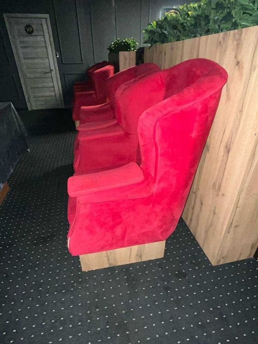 Диван и кресла красные