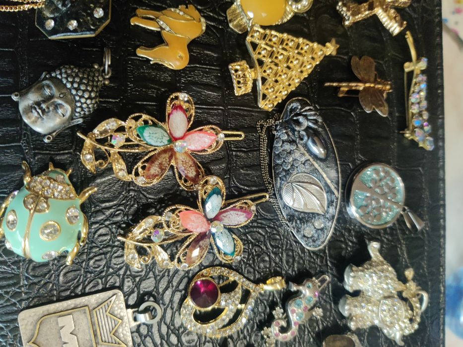 Разпродажба на Пръстени брошки и висулки.Нови