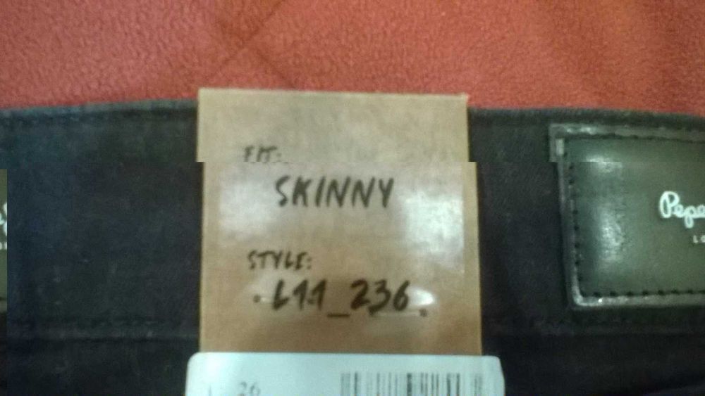 Vand blugi negri NOI, PEPE JEANS Skinny Fit 26x30 pret 200 lei