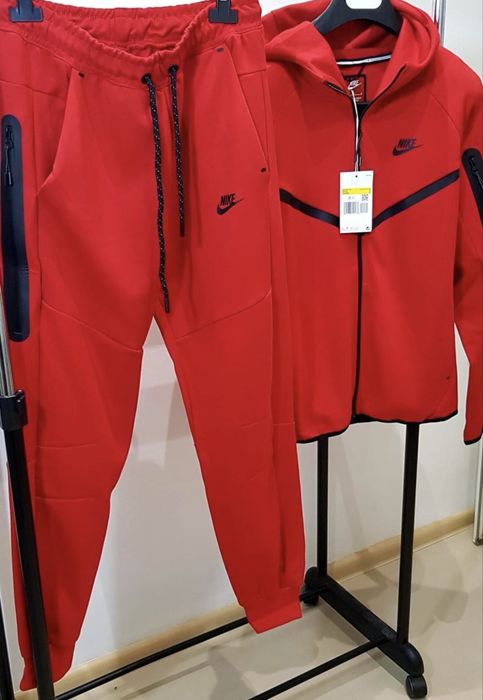 Compleu Nike Tech Fleece Rosu (marimi: S, M, L, XL, XXL)