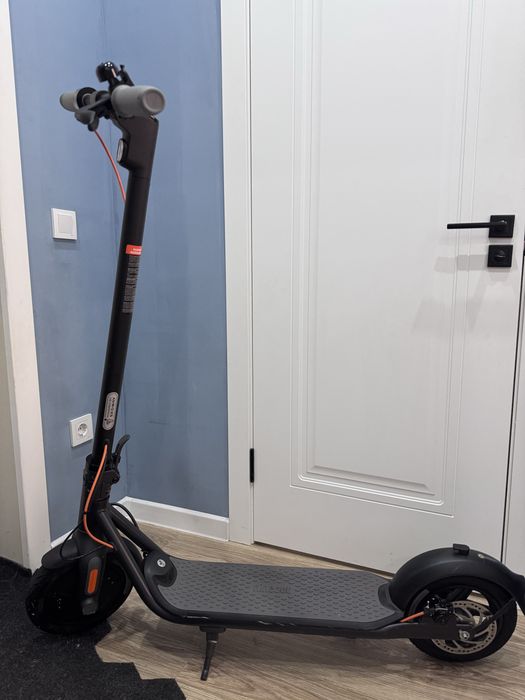 Продам электросамокат Ninebot KickScooter F30