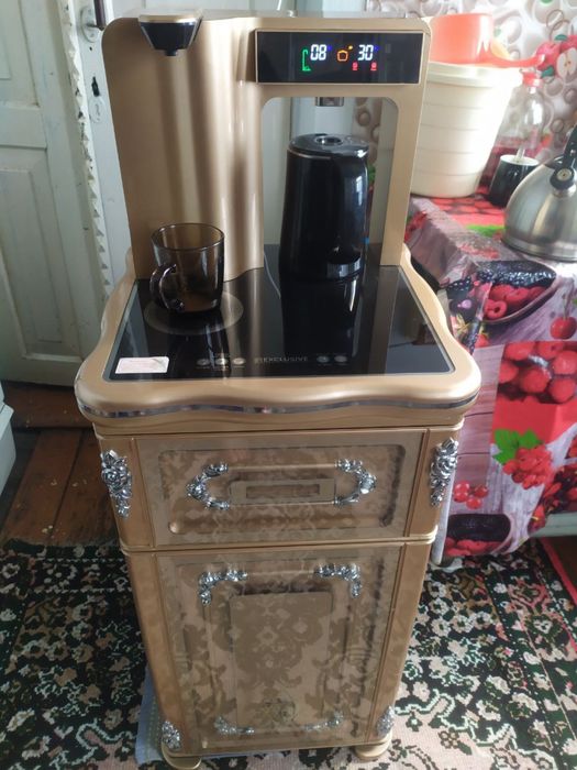 Кулер с чайником .