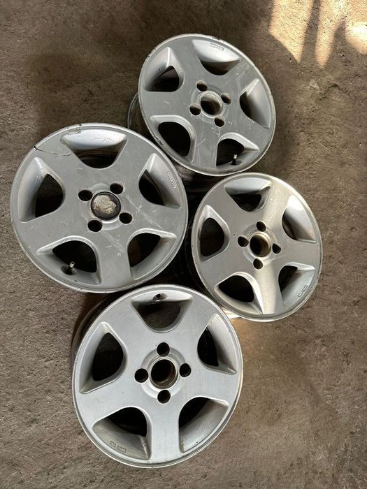 R14 PCD 4 *100 Комплект легкосплавных дисков