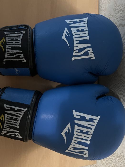 Боксерские перчатки