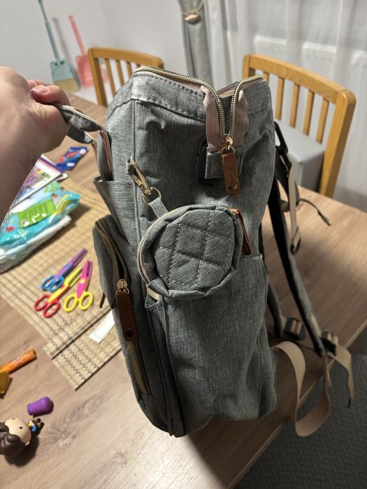 Geanta Bebe tip rucsac, incapatoare, impermeabila, versatila, ergonomica si sigura pentru mama, tata si copil
