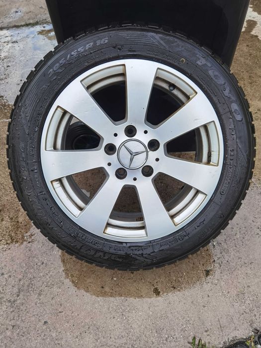 Roti 16" de Mercedes, cu anvelope 205/55/R16, marca Toyo, de iarna.