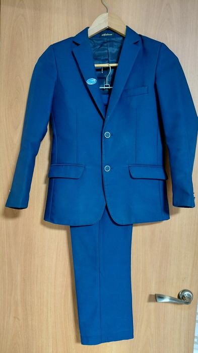 Продам НЕДОРОГО костюм школьный на мальчика.  Возраст: 9-11 лет.