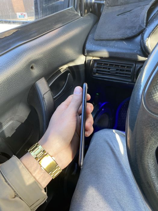 Продам SE 2020 в четком состоянии