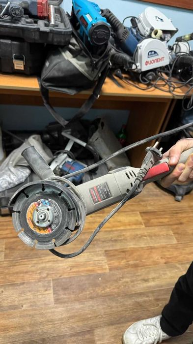 Болгарка с кожухом