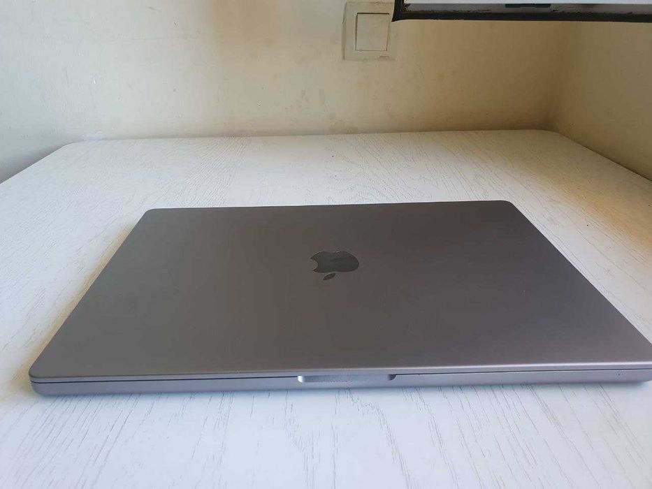 MacBook Pro 16",  M1 Pro chip,   16/512 GB