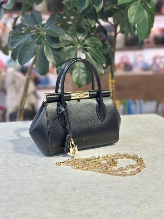 Geanta Dolce & Gabbana noua !!! Dimensiuni 25/14 !!!