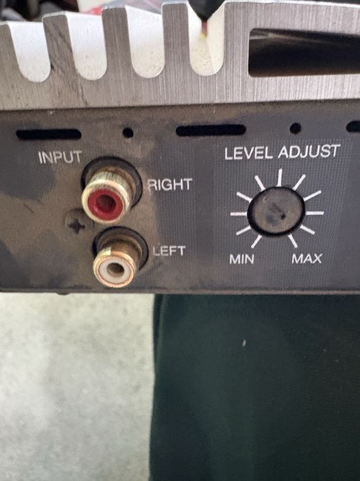 Vand subwoofer si statie