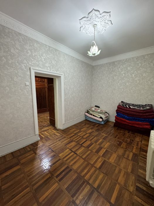 Ховли уй сотилади шахар марказида