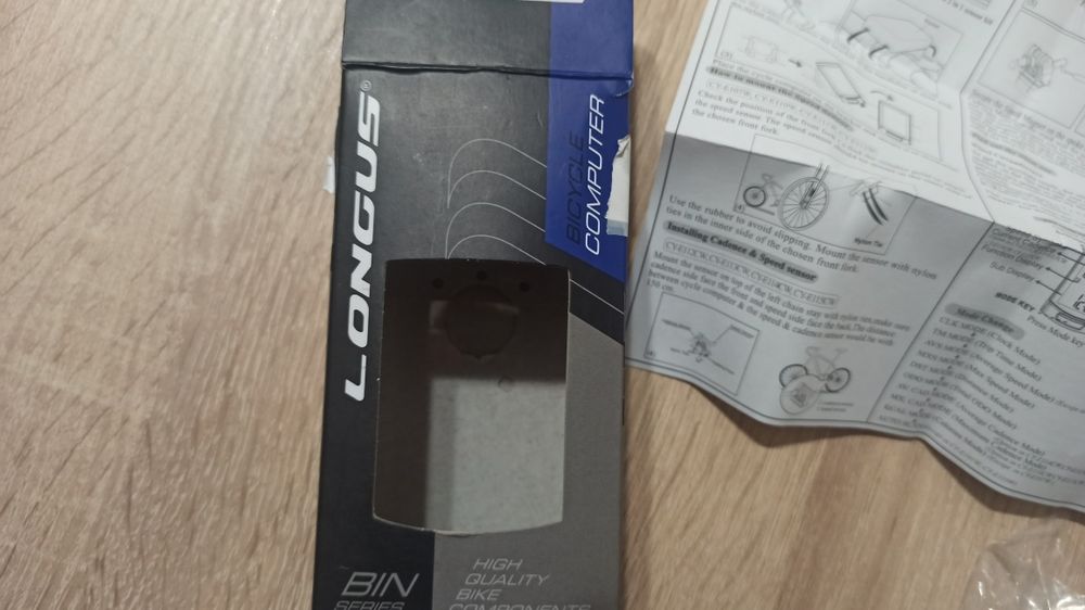 Vând plăcute frana bicicleta și ciclocomputer cu fir .