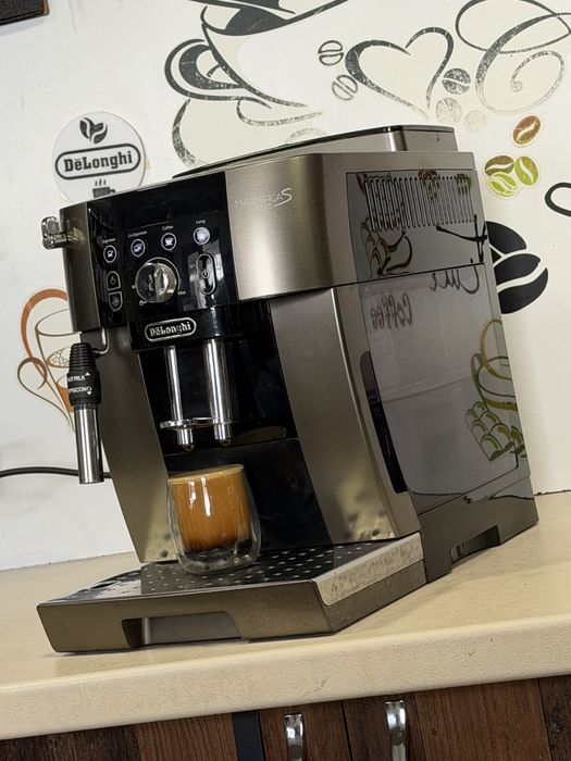 Кафемашина кафе автомат delonghi magnifica smart с гаранция