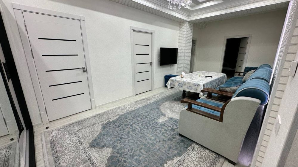 Ижарага берилади 3 хонали 5 этаж 500$. Адрес Аэропорт.