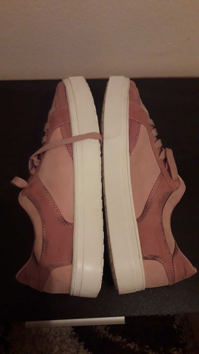 Маркови дамски кецове. Чисто нови номер 41.. Спортни дамски