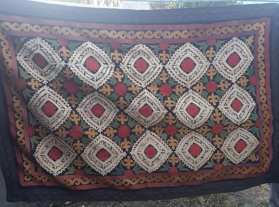 Продаётся старинное сузане.