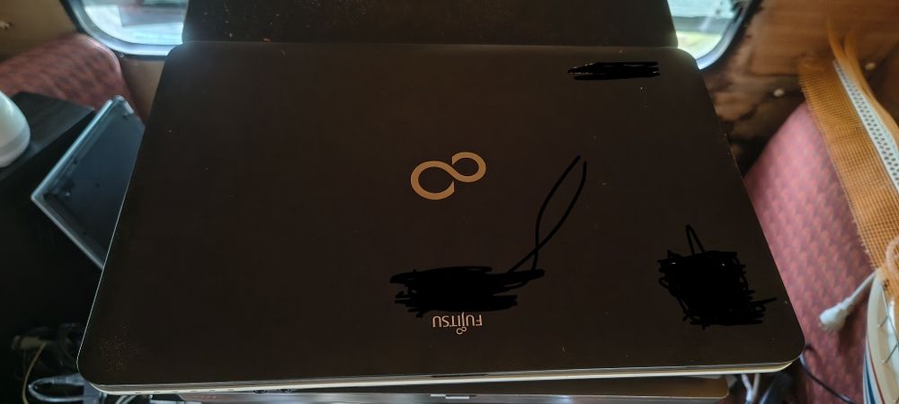 Laptop Fujitsu core i3
