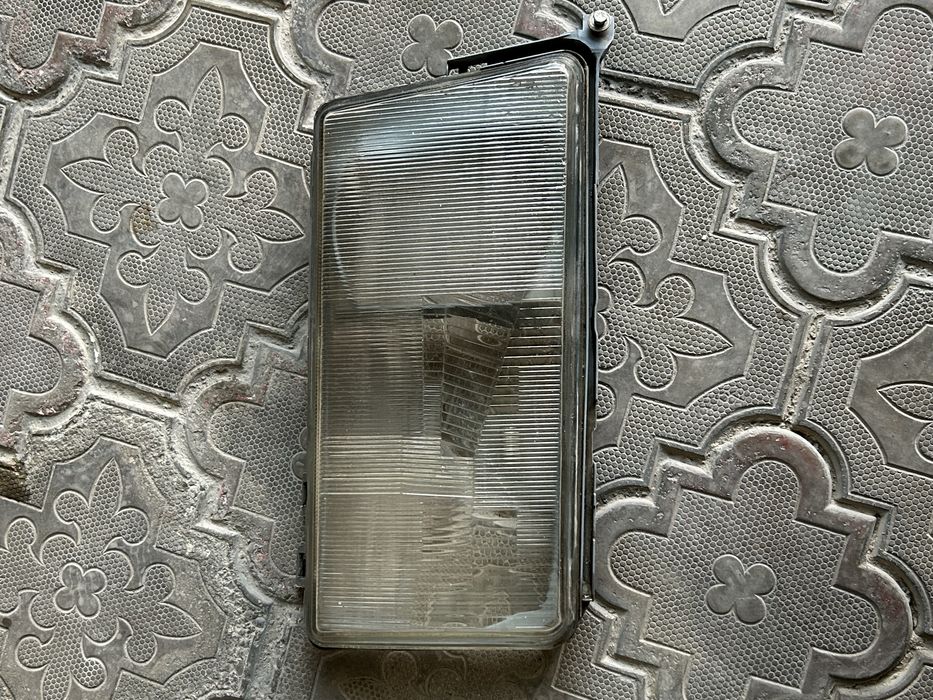 Стекло на фару W124