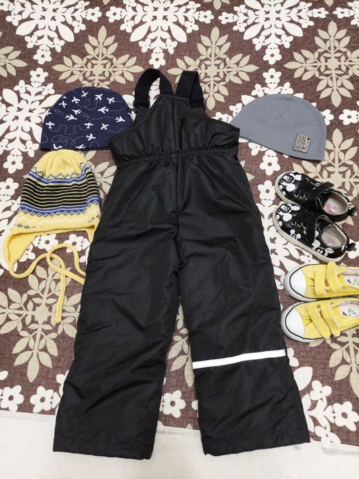 Продаются полукомбинезон и шапочки