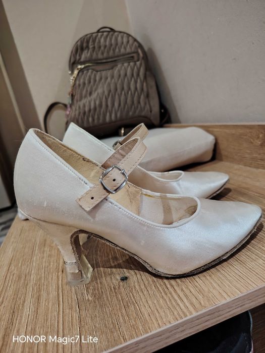 Обувки за стандартни танци