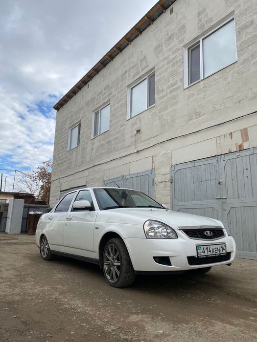 Продам Приору первую