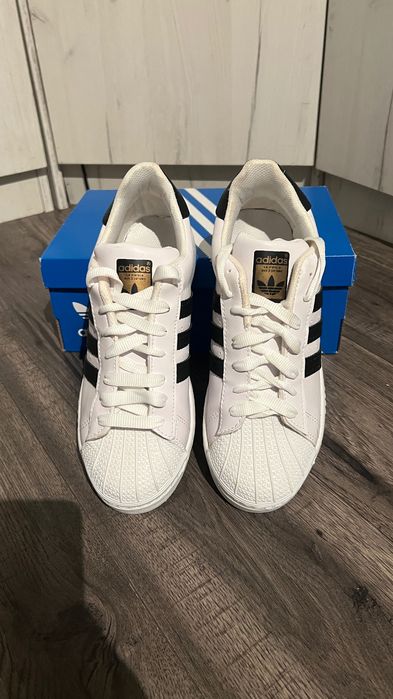 Обувки Adidas superstar